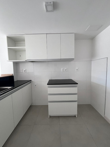 Venta Apartamento De 2 Dormitorios Con Garaje Y Balcón Piso 7 Libre Para Ocupar En Agosto