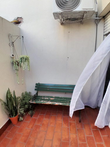 Departamento En Venta De Dos Ambientes Con Dos Patios - Flores