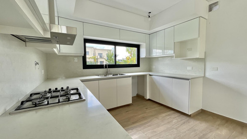 Casa En Venta En Puertos Del Lago Barrio Ceibos A Estrenar