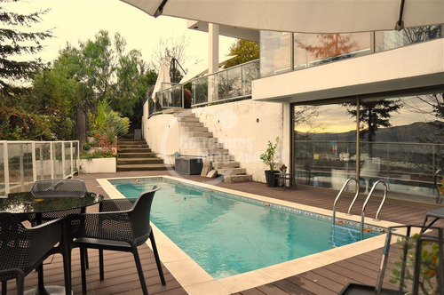 Casa En Venta De 5 Dorm. En Lo Barnechea Oportunidad !!