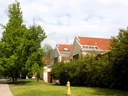 Casa Familiar Cercana A Udd (15180)