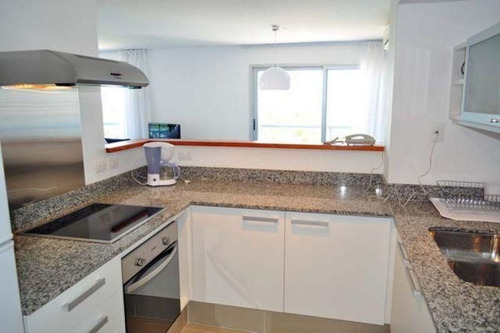 Apartamento En Venta De 2 Dormitorios En Playa Brava