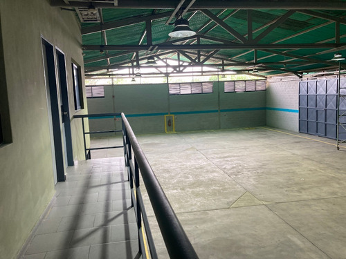 Imagen 3 de 16 de Alquiler De Galpón En Valencia 670 M2 Recién Remodelado