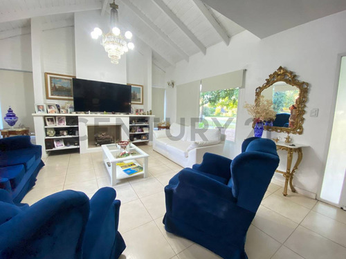 Venta De Casa 6 Ambientes 2 Dormitorios En Solares Del Carcarañá, Oliveros