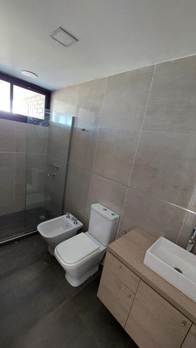 Imagen 10 de 11 de B° Docta . Olmedo Esq Rioja. 3 Dorm. 2 Baños. Patio. Amplio. Seguridad 24 Hs.