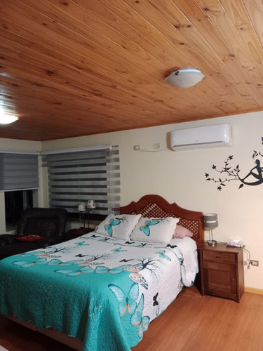 Exclusiva Residencia De 350 M² Con Piscina Y Quincho.