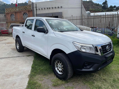Imagen 3 de 15 de Nissan Np300 2018 2.4 Doble Cabina Se Aa Pack Seg Mt