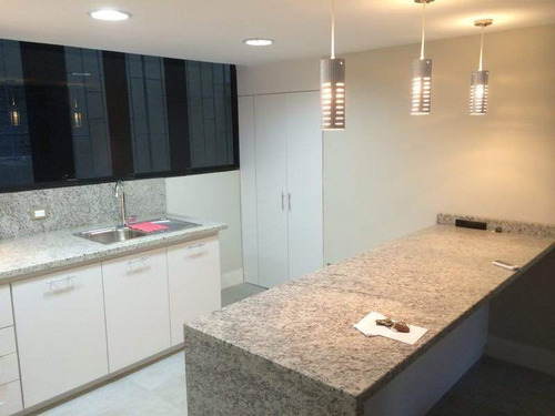 Hbr. Excelente Apa. Urbanización Los Palos Grandes. Remodelado. $ 80mil. 10 Puestos Visitantes.