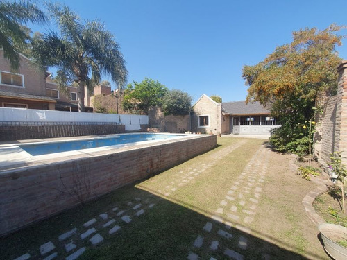 Inmueble Muy Lindo Enfrente A La Plaza