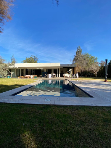 Moderna Casa Con Vista A Cancha De Golf