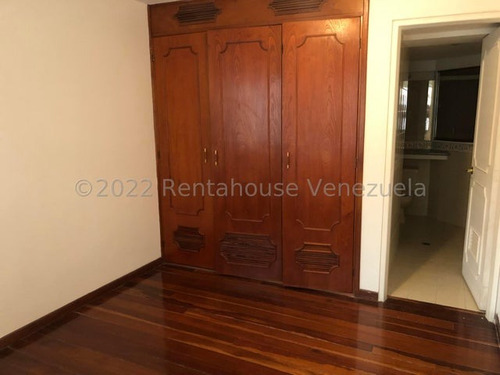 Casa En Venta, Ubicada En La Urbanizacion El Cafetal Mls #23-5370