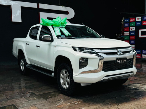 Mitsubishi L200 2.4 Cabina Doble 4x2 Mt