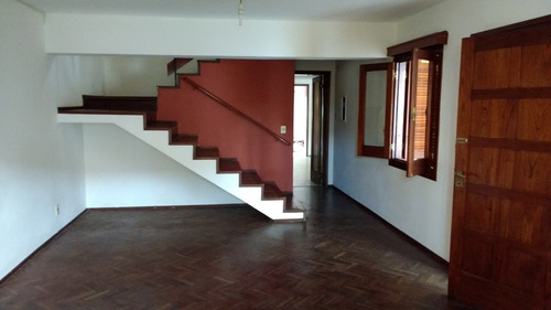 Impecable Casa Moderna 2 Plantas, Sobre Calle Uruguay