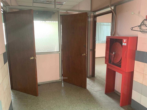 Imagen 8 de 28 de Edificio Comercial