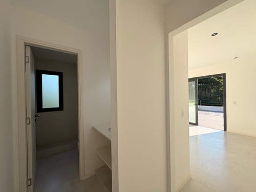 Venta De Casa Ubicada En El Barrio Nayades - Pinamar