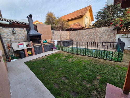 Arriendo Casa Con Piscina 4d 3b 1b 1e En Peñalolén.