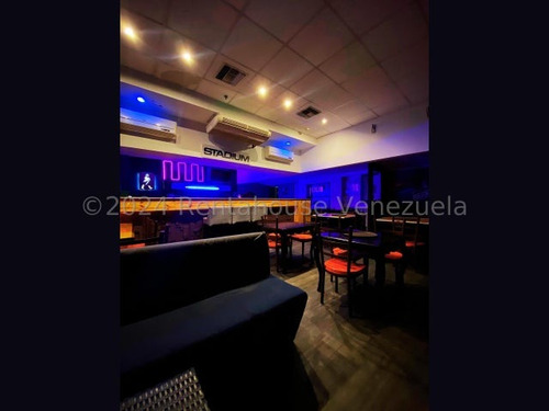 María Valera Te Ofrece A Ti, Inversionista, Gran Oportunidad Venta De Negocio En El Este De Barquisimeto. Alto Tráfico Vehicular Y Peatonal, Amplio Salón Comedor, Estilo Moderno, Ideal Para Disfrutar.