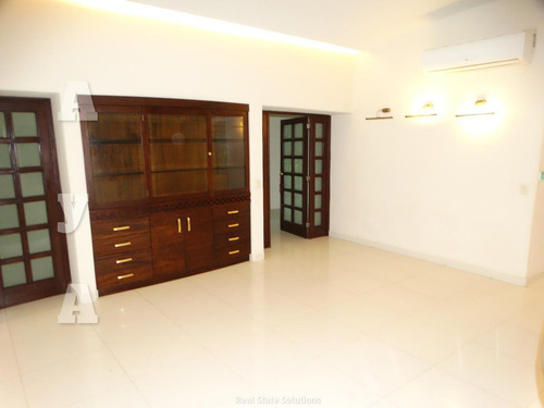 Casa En Venta, Estilo Clásico ,4 Recámaras En Residencial Campestre, Cancún