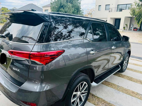 Imagen 5 de 10 de Toyota Sw4 2017 2.8 Srx 177cv 4x4 7as At