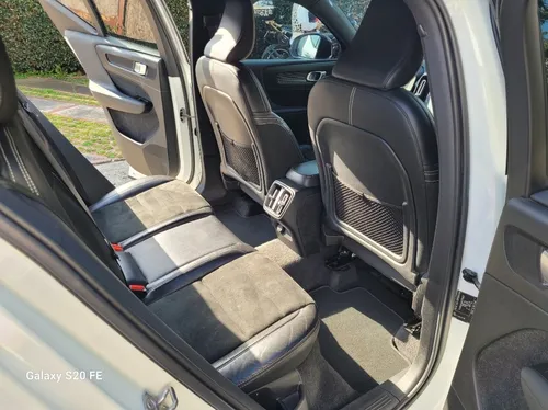 Volvo XC40 2.0 T4 R-DESIGN