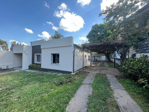 Casa En Venta - 4 Dormitorios 2 Baños - Cochera - 450mts2 - Yerba Buena, Tucuman