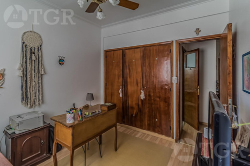 Semipiso En Venta En Recoleta, 3 Dormitorios Con Dependencia Y Balcon Corrido Al Frente