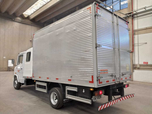 Imagem 10 de 10 de Mercedes Bens 710 Plus