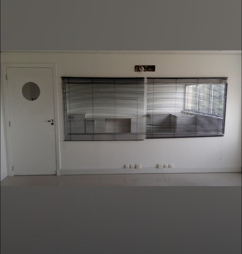 Imagem 4 de 8 de Sala Comercial Para Alugar Na Rua Irmã Pia, Jaguaré, São Paulo - Sp - Liv-11402