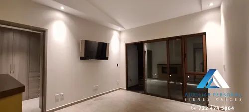 Casa De Una Sola Planta Con Carriles De Nado En Venta O Renta Metepec