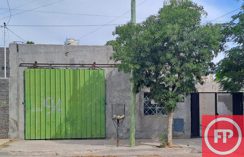 Venta Galpón Choele Choel Con Cochera Y Dos Dptos
