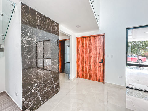 Casa En Venta Con Recámara En Planta Baja En Parque Veracruz.