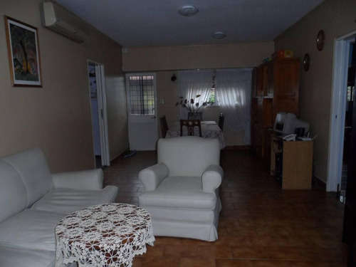 Imagen 3 de 11 de Chalet En Planta Baja - 3 Ambientes - Castelar Norte
