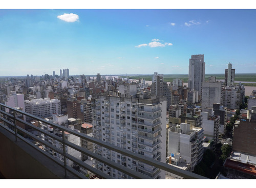 Departamento De 4 Dormitorios Con Cochera- Vista Parcial Al Río