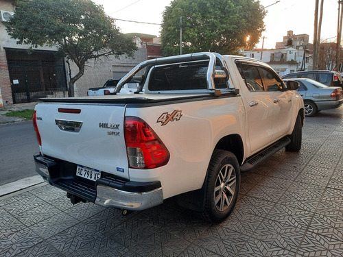 Imagen 5 de 20 de Toyota Hilux 2019 2.8 Cd Srx 177cv 4x4