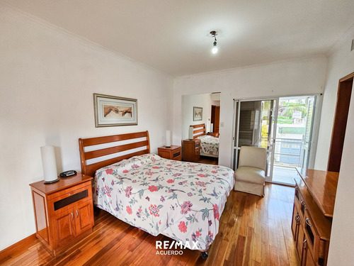 Vende Casa P. Alta 3 Dorm. + Cocheras San Nicolas