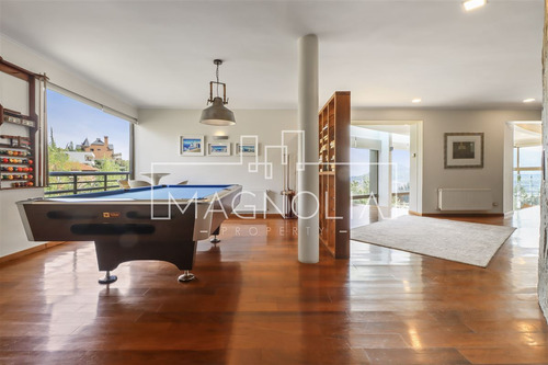 Casa En Venta De 6 Dorm. En Las Condes