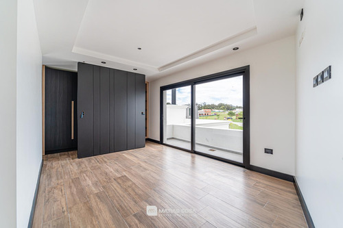 Venta - Casa 5 Ambientes - A Estrenar - Barrio Privado Arenas Chico