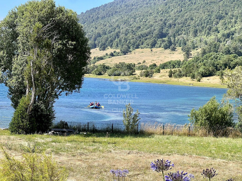 Donde Desagua El Lago Riñihue, Con Orilla