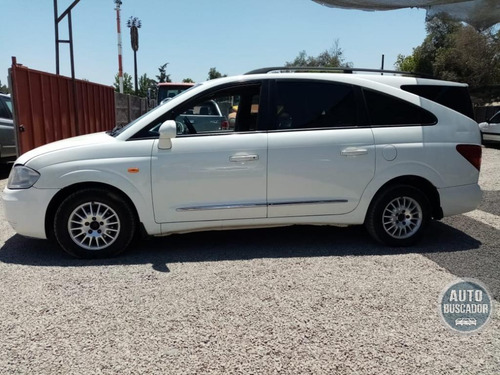 Ssangyong Stavic 2011