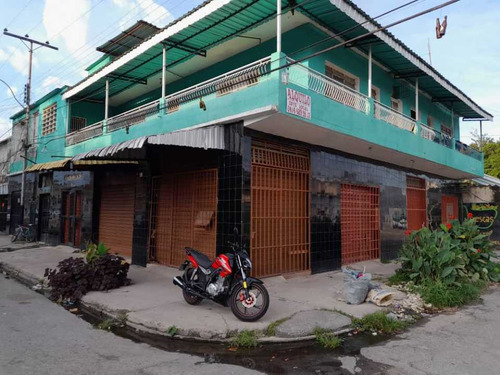 Apartamento Con Locales Comerciales En Venta. C/ N. Primero. Maracay