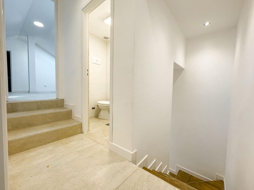 Casa En Venta - 4 Dormitorios 3 Baños - Cochera - 302,40mts2 - Mar Del Plata