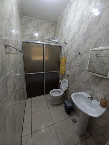Casa 3 Dormitorios, 1 Suite, Mobiliada, 30 Metros Do Mar, Locação