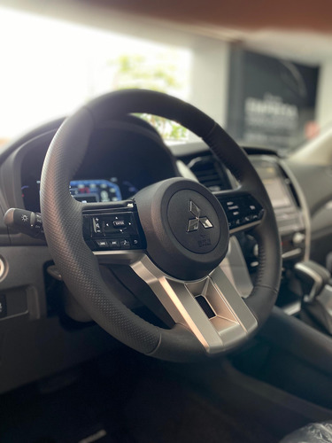 Mitsubishi Montero Sport P-line 2025