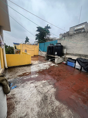 Edificio En Venta Con 6 Unidades Rentables Se Puede Vender Con Inquilinos