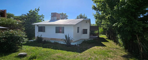 Venta Casa 3 Dormitorios / Agua De Oro