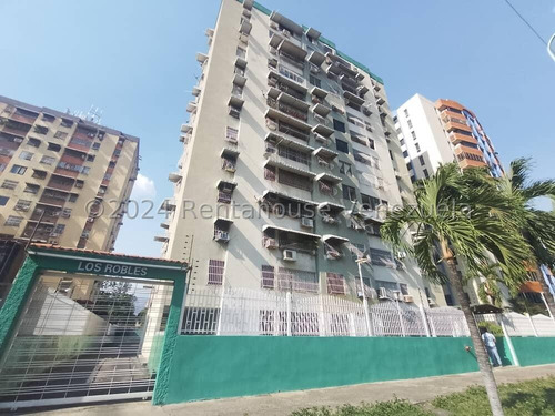 Alquilo Apartamento En Urbanizacion Base Aragua Edificio Los Robles, Codigo 24-23048 Cm