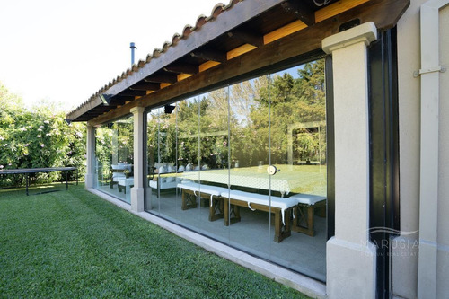 Venta Casa 4 Dormitorios, Excelente Calidad Y Muy Confortable En Ayres De Pilar