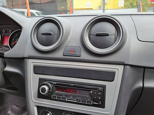 Imagen 13 de 15 de Volkswagen Gol Trend Pack 1
