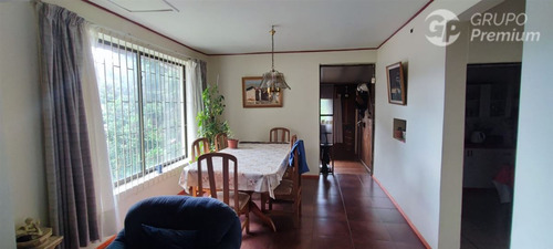 Casa En Venta De 6 Dorm. En Concepción