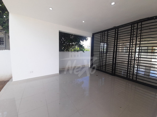 Interesante Casa Moderna Y Amplia En Venta Residencial Cerrado, Santiago Hfc-219